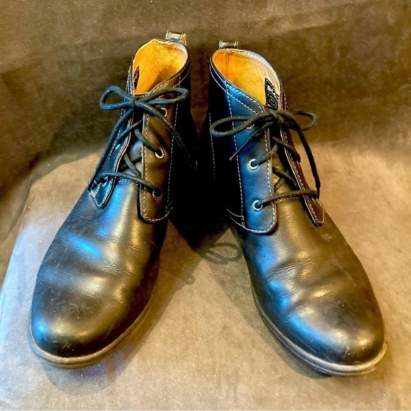 BOGS Sz 9.5 Kristina Chukka Lace  Up Leather Ankle Booties Boots - Picture 1 of 9